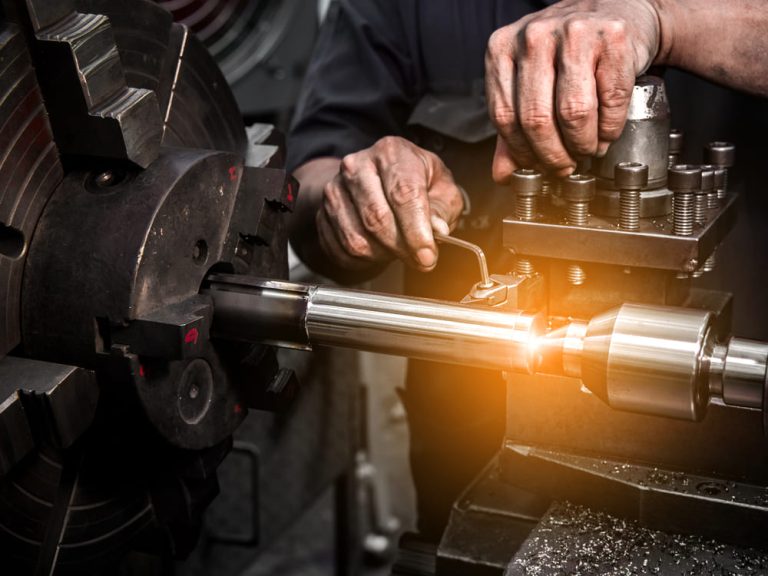Mesin Bubut: Jantung Dunia Perbengkelan Logam